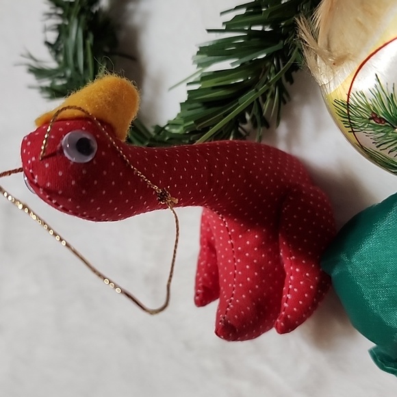 VINTAGE CHRISTMAS DECORATIVE ASSORTMENT 24 PIECE  TOTAL - Picture 4 of 11